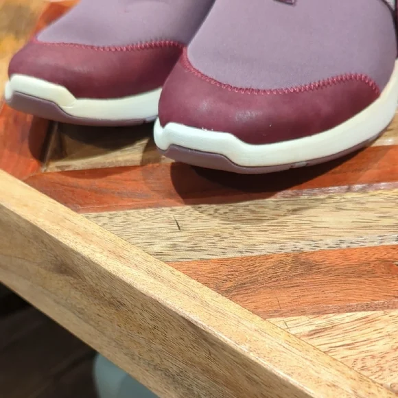 OluKai Women’s Miki Li’ Mauve/Plum Quick-Drying Outdoor Shoes